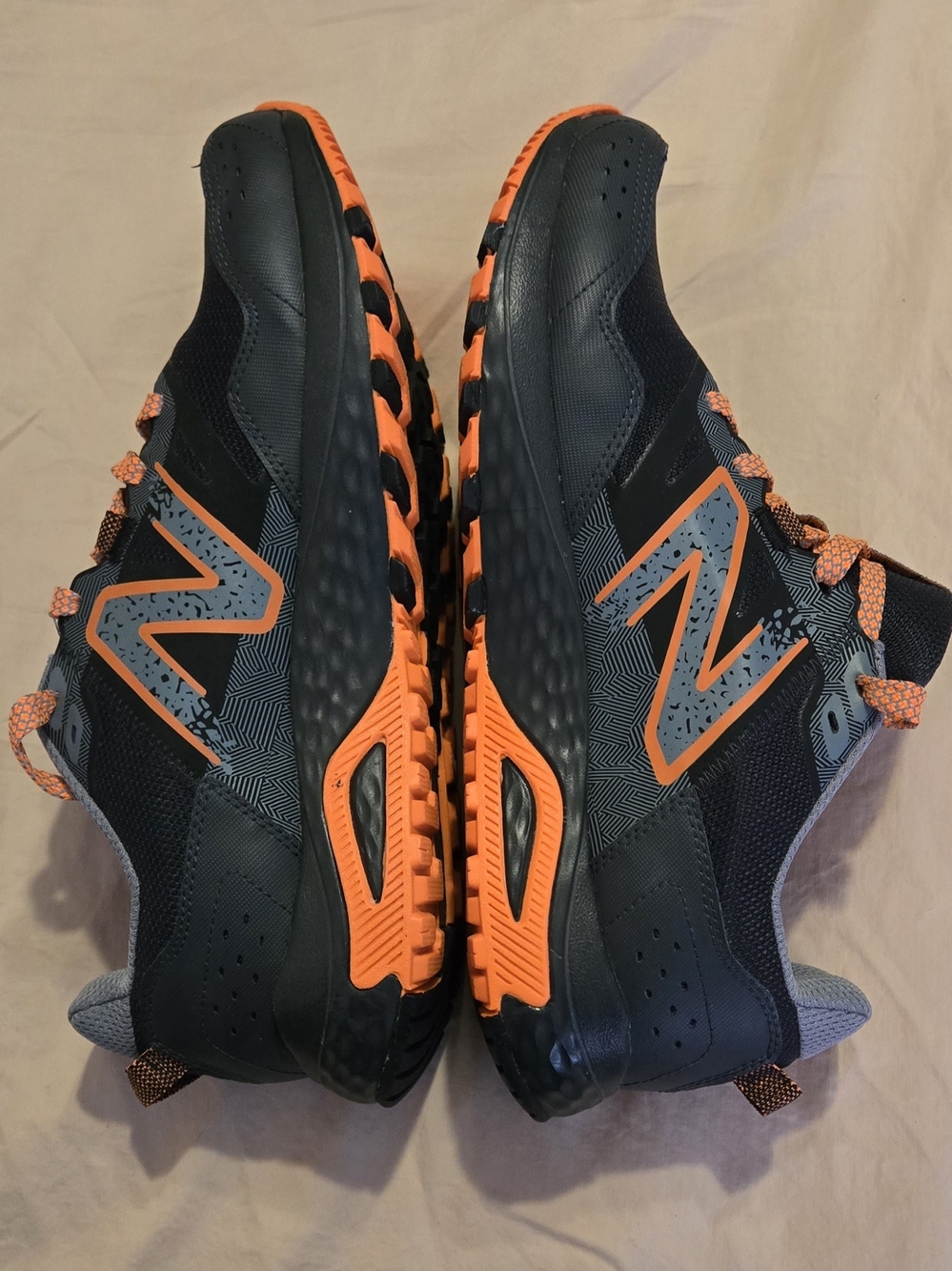 MEN'S NEW BALANCE MT410V8 TRAIL RUNNING SHOES SIZE 10.5 E (WIDE)